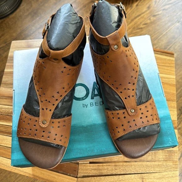 Roan Bed Stu Leather Cut Out Flat Sandals - Picture 2 of 3